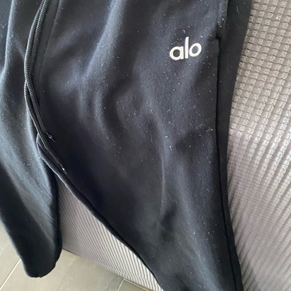 ALO Yoga Black Joggers - Picture 4 of 11